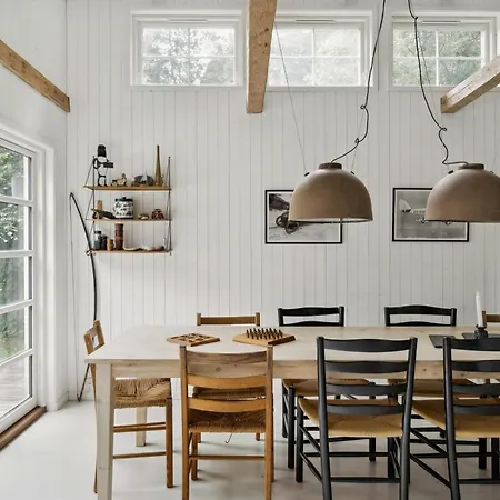 Classic Gem In Near The Water Hornbæk