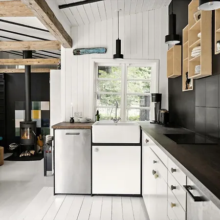 Classic Gem In Near The Water Ferienhaus